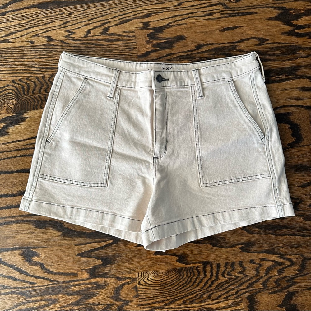 NWOT Universal Thread Cream Cargo Shorts with Cuffed Hem